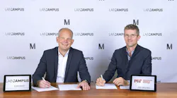 Marc Wagener (left), Managing Director of LabCampus GmbH and Professor Carlo Ratti, Director of MIT Senseable City Lab, signing a cooperation agreement on Nov. 1.