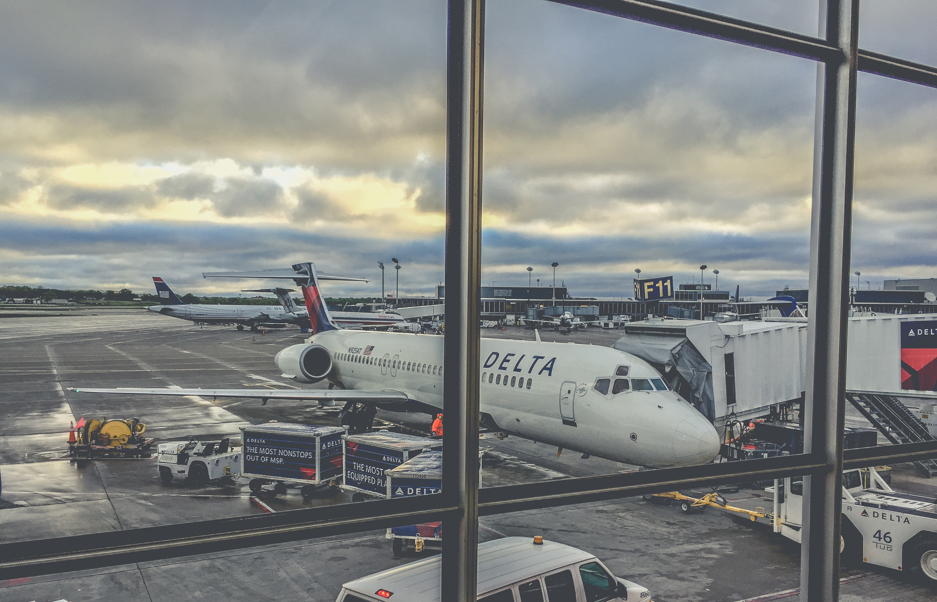 Boeing 717 Delta Gate At Msp Airport N925 At 23228534763 5bfc0e810acac