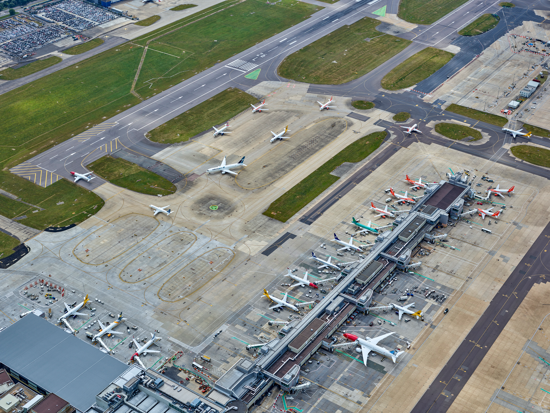 London Gatwick Airport 5bf2d3a76f3e0