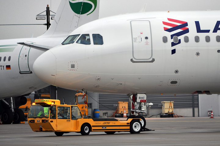 Airbus Takes Delivery Of Lektro S 5 400th Electric Tug Aviation Pros