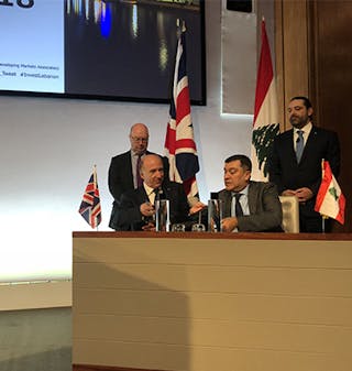 Rolls-Royce Chairman Ian Davis (left seated) and MEA Chairman - Director General Mohamad El-Hout (right seated) sign the contract witnessed by Rt. Honourable Alistair Burt, UK Minister of State for International Development and Minister of State for the Middle East (left standing) and Prime Minister of Lebanon, His Excellency Mr Saad Hariri (right standing).