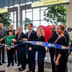 New York&rsquo;s Governor Cuomo joined Queens elected officials, members of the Port Authority of NY/NJ and LaGuardia Gateway Partners for the ceremonial ribbon cutting.