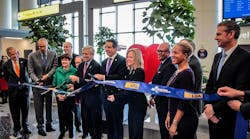 New York&rsquo;s Governor Cuomo joined Queens elected officials, members of the Port Authority of NY/NJ and LaGuardia Gateway Partners for the ceremonial ribbon cutting.