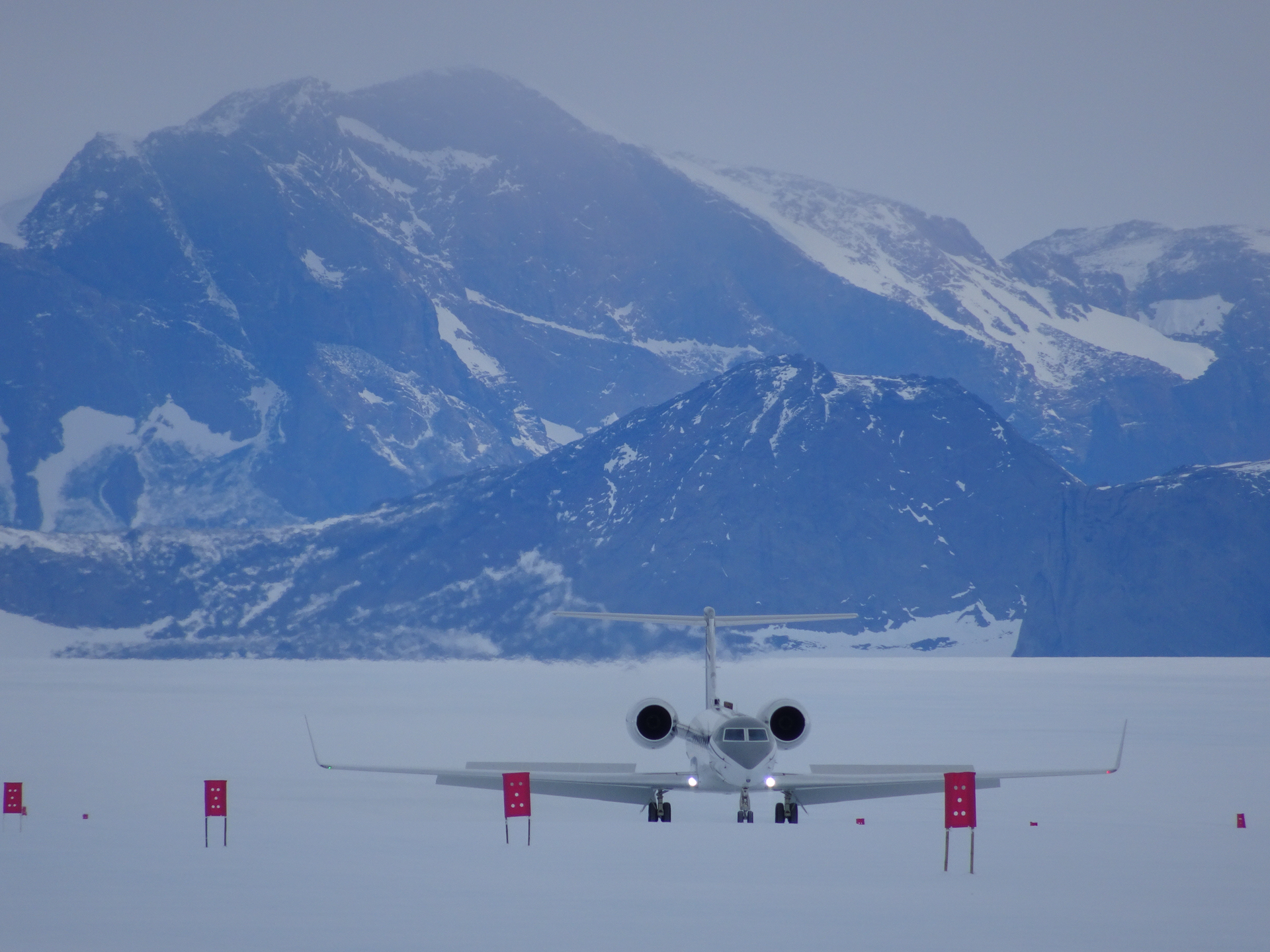 Antarctica Trips Execu Jet 5c4f51ffd4408