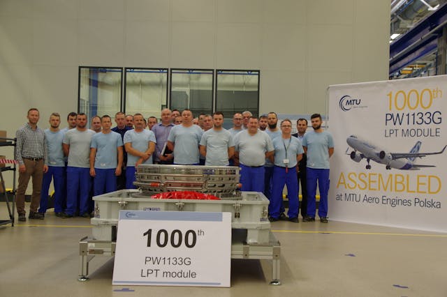 MTU AE Polska Mitarbeiter mit 1 000 Modul 5c38a7dd2c9e5