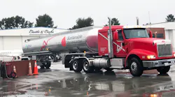 Photo 1 to Accompany AVFUEL SUPPLIES FIRST FULL LOAD OF SUSTAINABLE ALTERNATIVE JET FUEL FOR BUSINESS AVIATION AT VAN NUYS EVENT 5c41e95fe00ff