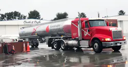 Photo 1 To Accompany Avfuel Supplies First Full Load Of Sustainable Alternative Jet Fuel For Business Aviation At Van Nuys Event 5c41e95fe00ff