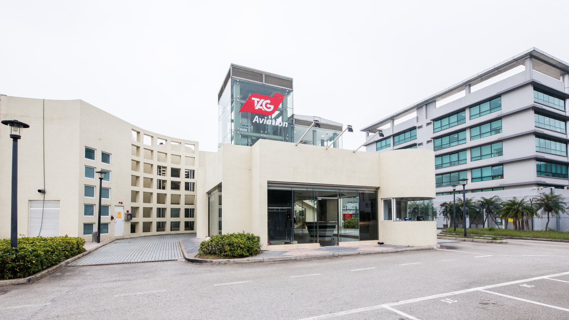 TAG Aviation officially launched its first Fixed Base Operation (FBO) in Asia Pacific. The Macau FBO provides a comprehensive suite of 24/7 business aviation services including passenger facilitation, VIP and business-&shy;executive amenities, on-&shy;site customs and immigration clearance, flight planning and chartering, along with aircraft maintenance and servicing capabilities.