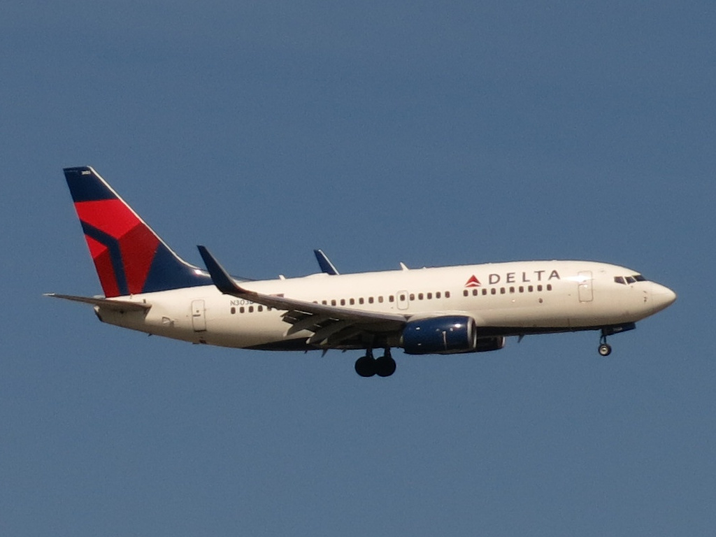 Delta Air Lines Boeing 737 732(wl) N303 Dq