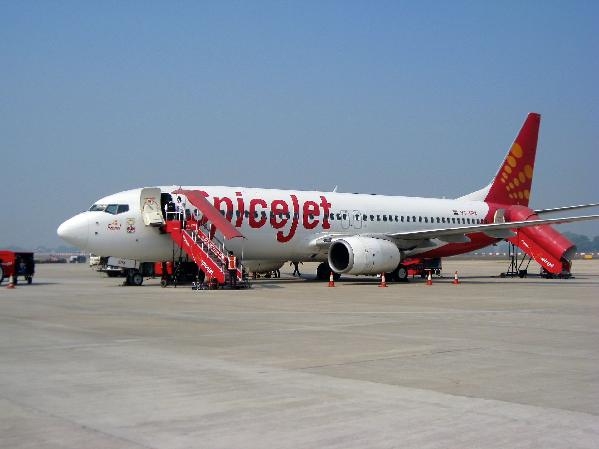 Spice Jet Aircraft At Varanasi Airport 5c7403df599ed