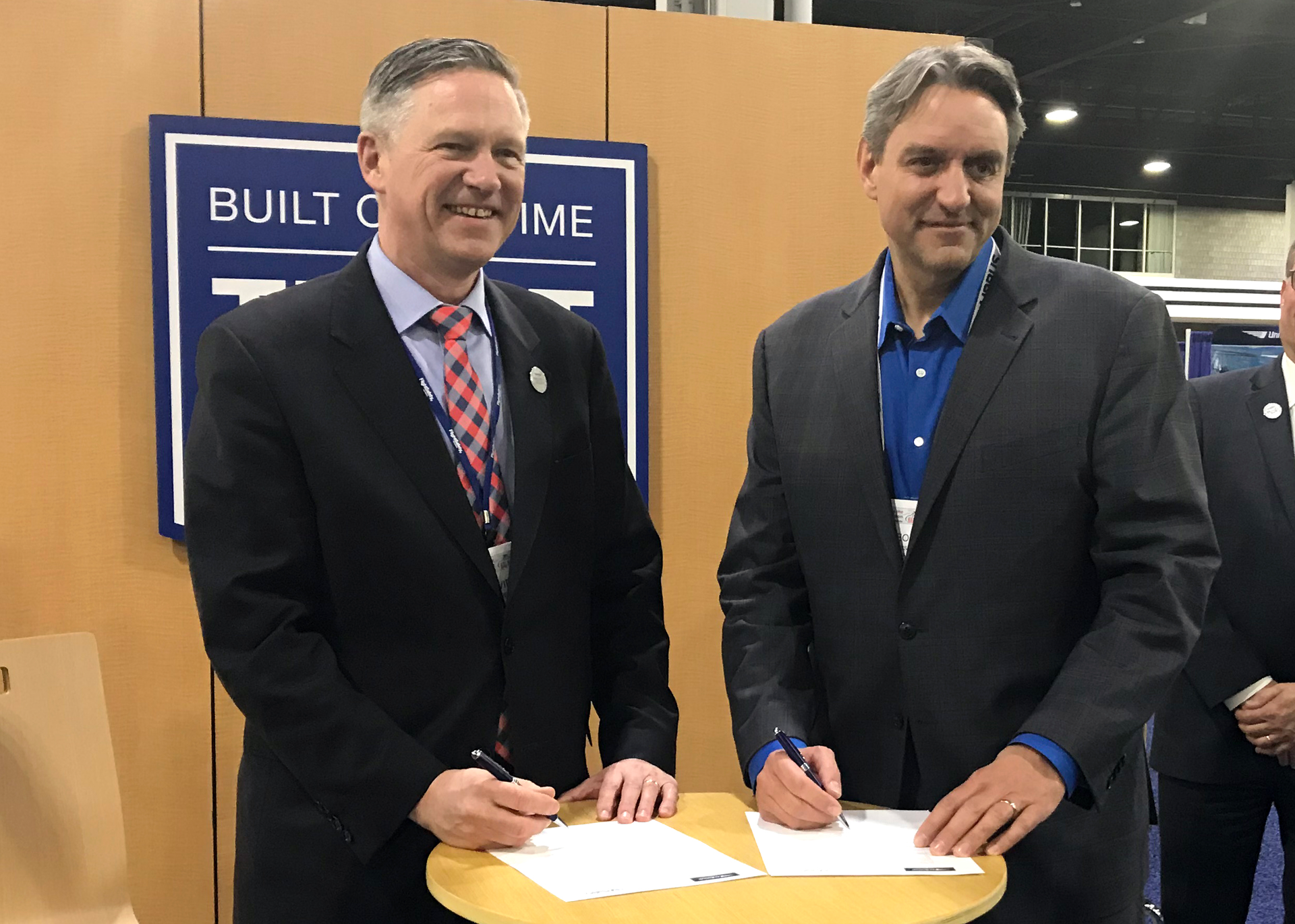 David Davenport, Co-CEO and President, Commercial of FlightSafety International, and Leo Morrissette, Executive Vice President of Air Methods signing the agreement.