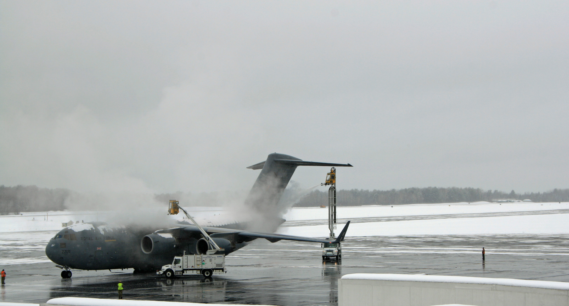 Raf De Icing At Bangor International