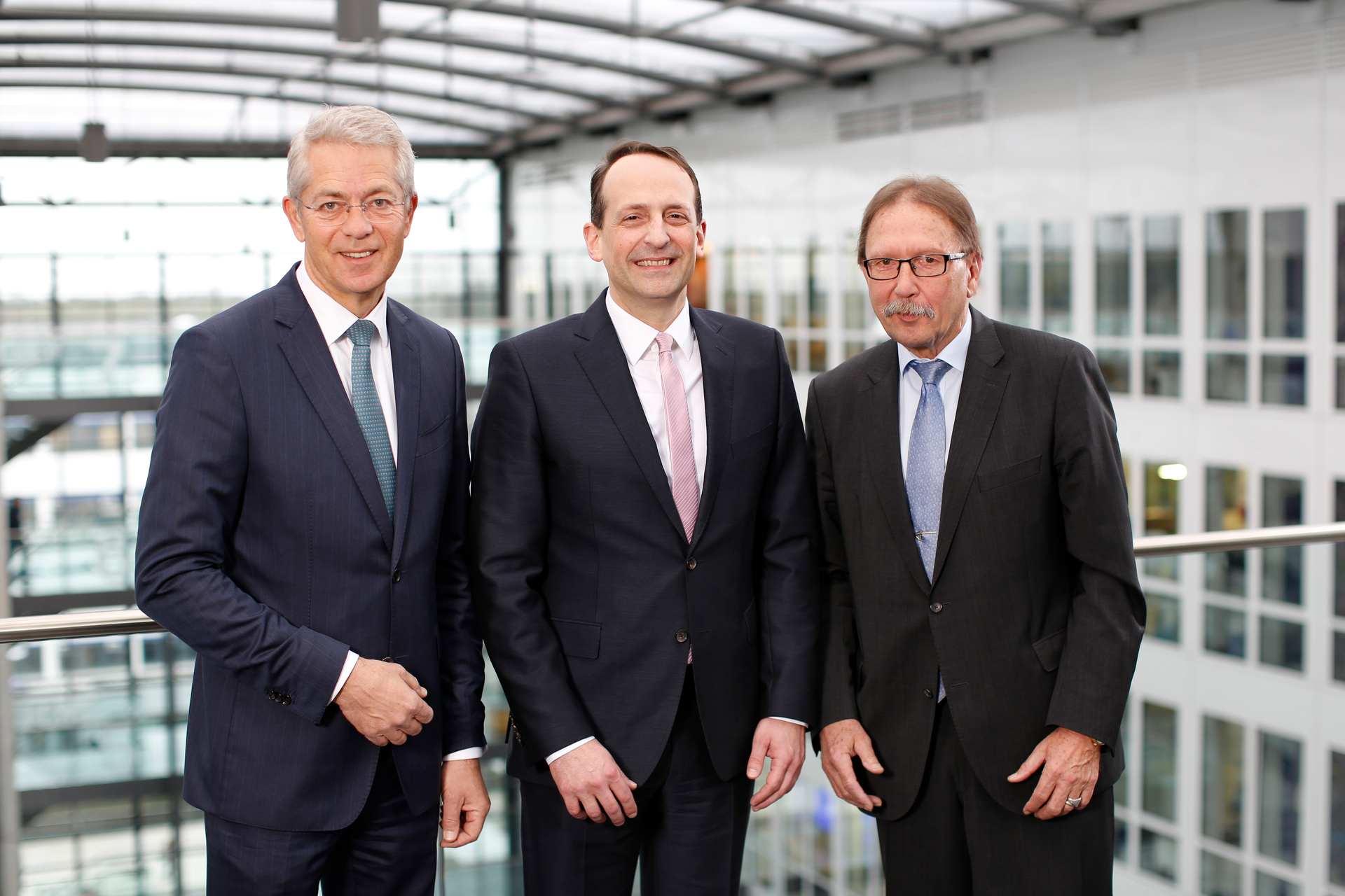 From left to right: CEO Dr. Stefan Schulte, Dr. Pierre Dominique Pruemm, future executive board member, and supervisory board chairman Karlheinz Weimar.