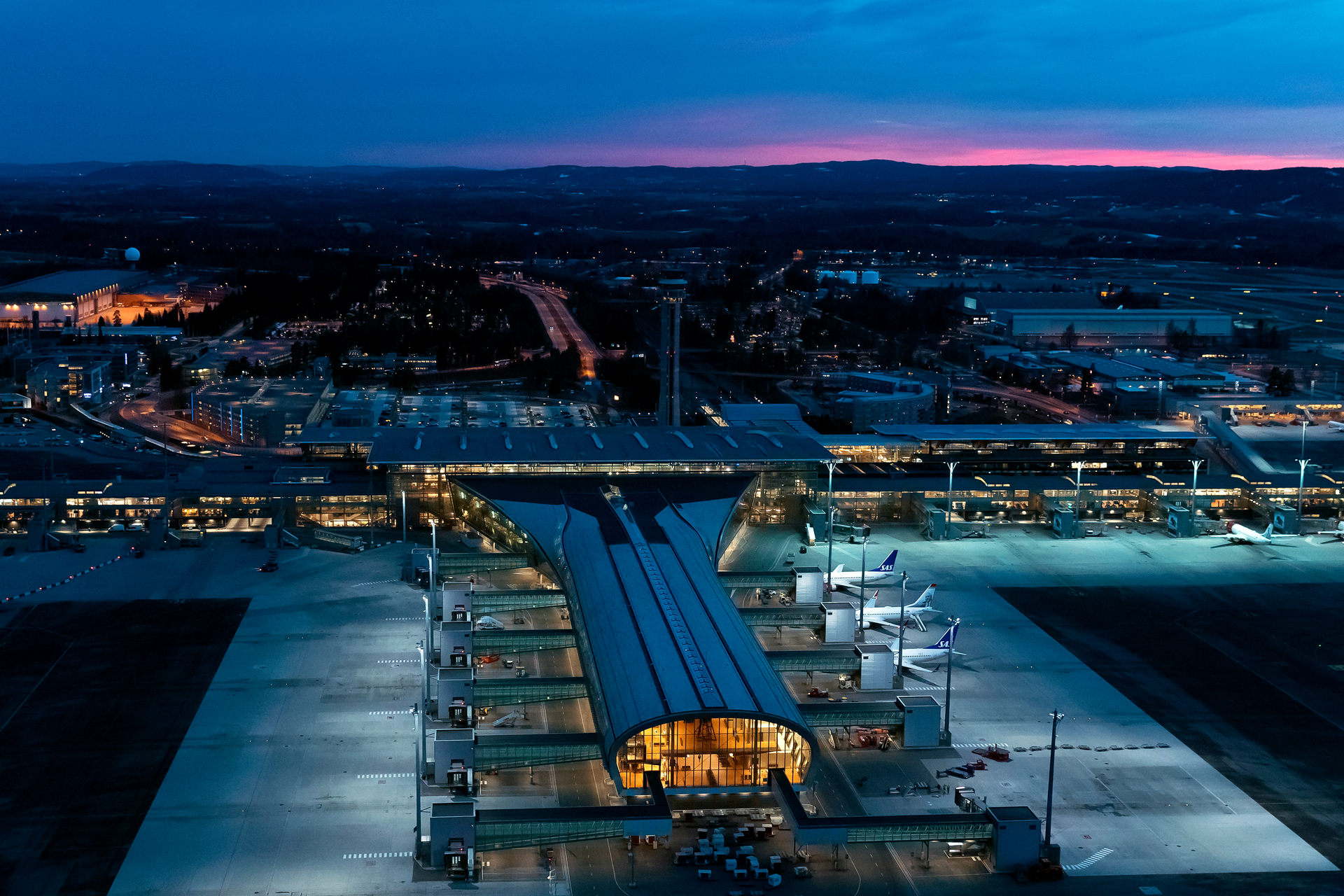 Oslo Airport is implementing a dynamic pricing strategy for their 20,000 parking spaces.