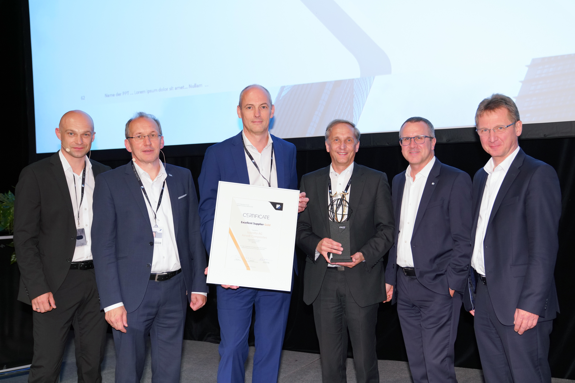 Isovolta AG is FACC's best supplier of 2018. Representatives from Isovolta and FACC are delighted with the excellent collaboration. (from left to right: Stefan Schweighofer, Director Strategic Procurement, FACC; Rudolf Leitner, Executive VP Procurement, FACC; Kurt Bussecker, Director Global Sales, ISOVOLTA; Raimund Fritzl, Director R&D, ISOVOLTA; Robert Machtlinger, FACC CEO, Andreas Ockel, FACC COO)