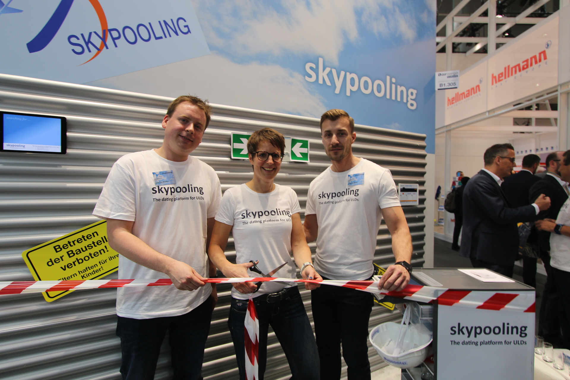 Christine Klemmer, General Manager skypooling (middle), and team at the festive announcement at transport logistic 2019 in Munich.