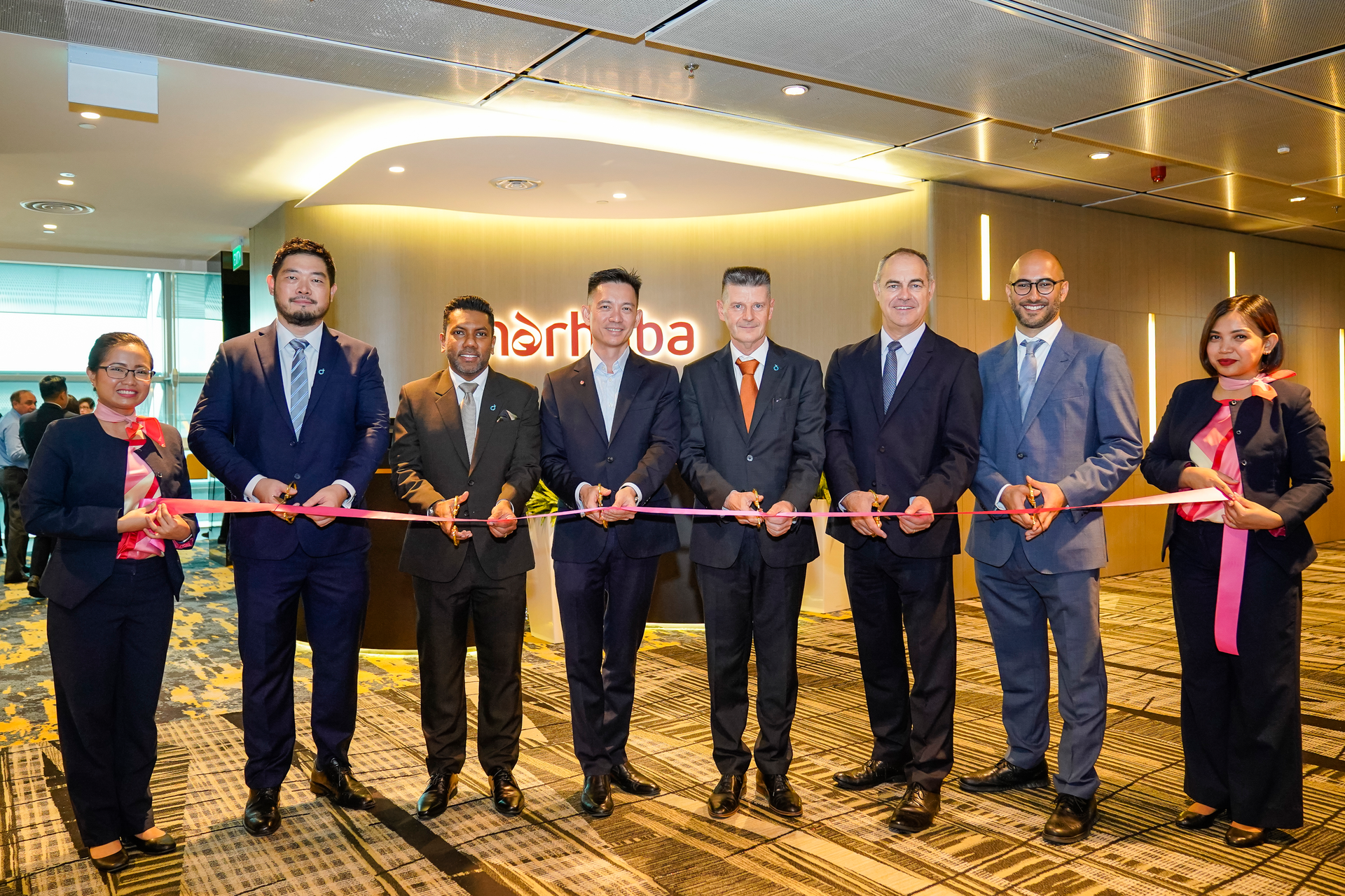 From left to right, flanked by marhaba employees: Francis Loi, Head of Commercial, dnata Singapore; Musdalifa Abdullah, Chief Financial Officer, dnata Singapore; Jayson Goh, Managing Director, Airport Operations Management, Changi Airport Group; Dirk Goovaerts, Regional Chief Executive Officer for Asia Pacific, dnata; Stewart Angus, Divisional Senior Vice President, International Airport Operations, dnata; Shahab Al Awadhi, Head of marhaba Global Product, dnata.