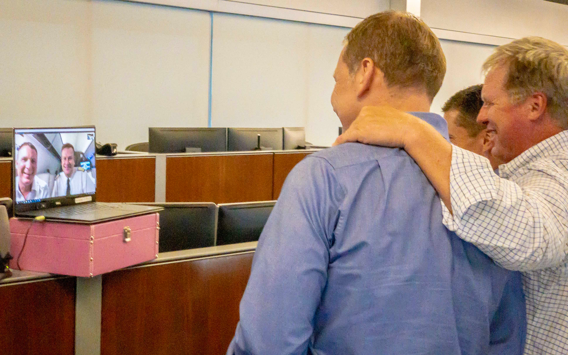 One%20 More%20 Orbit%20crew%20and%20 Sd%20executives%20chat%20live%20during%20the%20record%20breaking%20flight%20