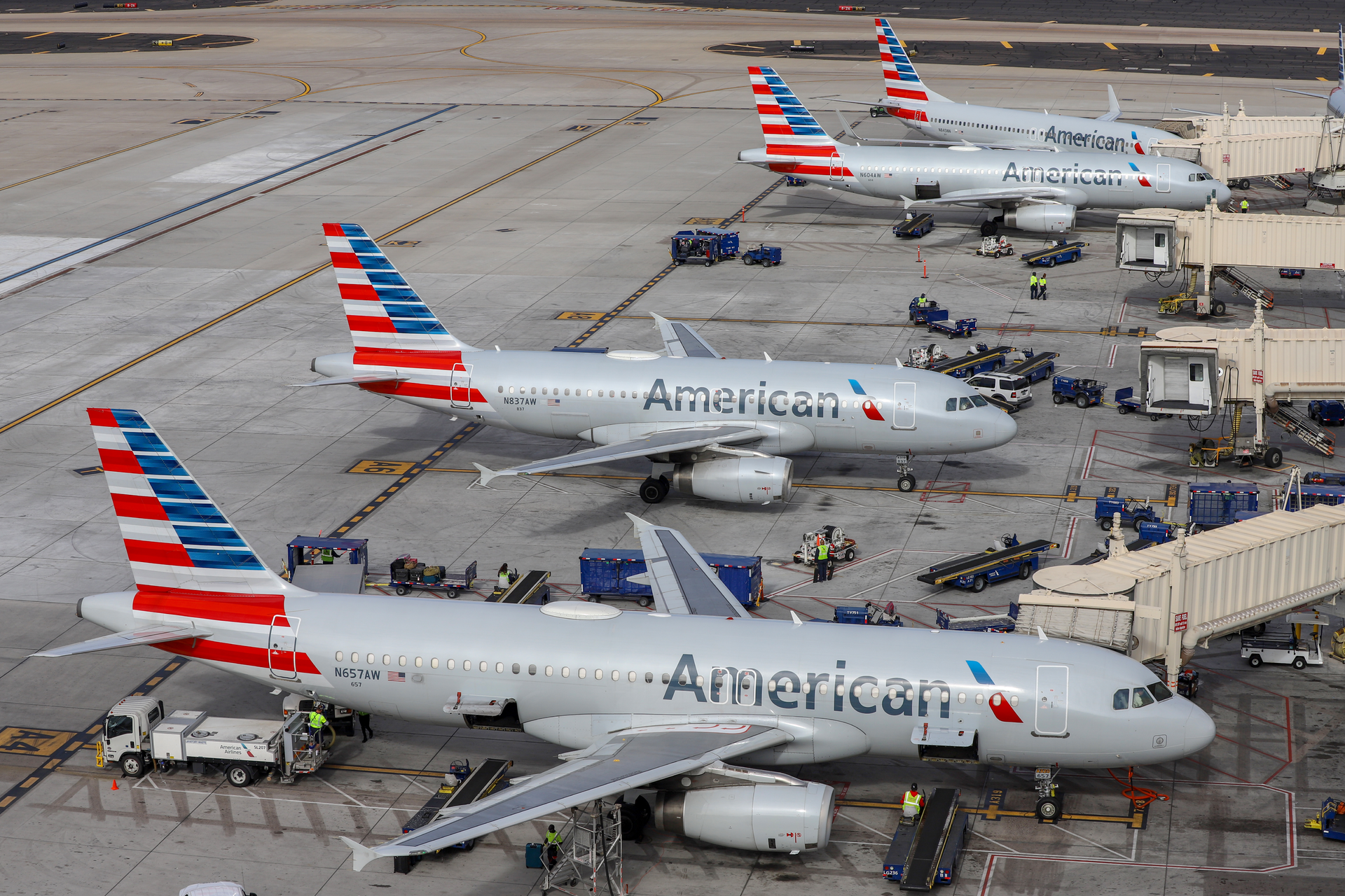 American Airlines Aircraft At Phx N657 Aw N837 Aw N604 Aw N845 Nn Quintin Soloviev 5d52babd28e6e