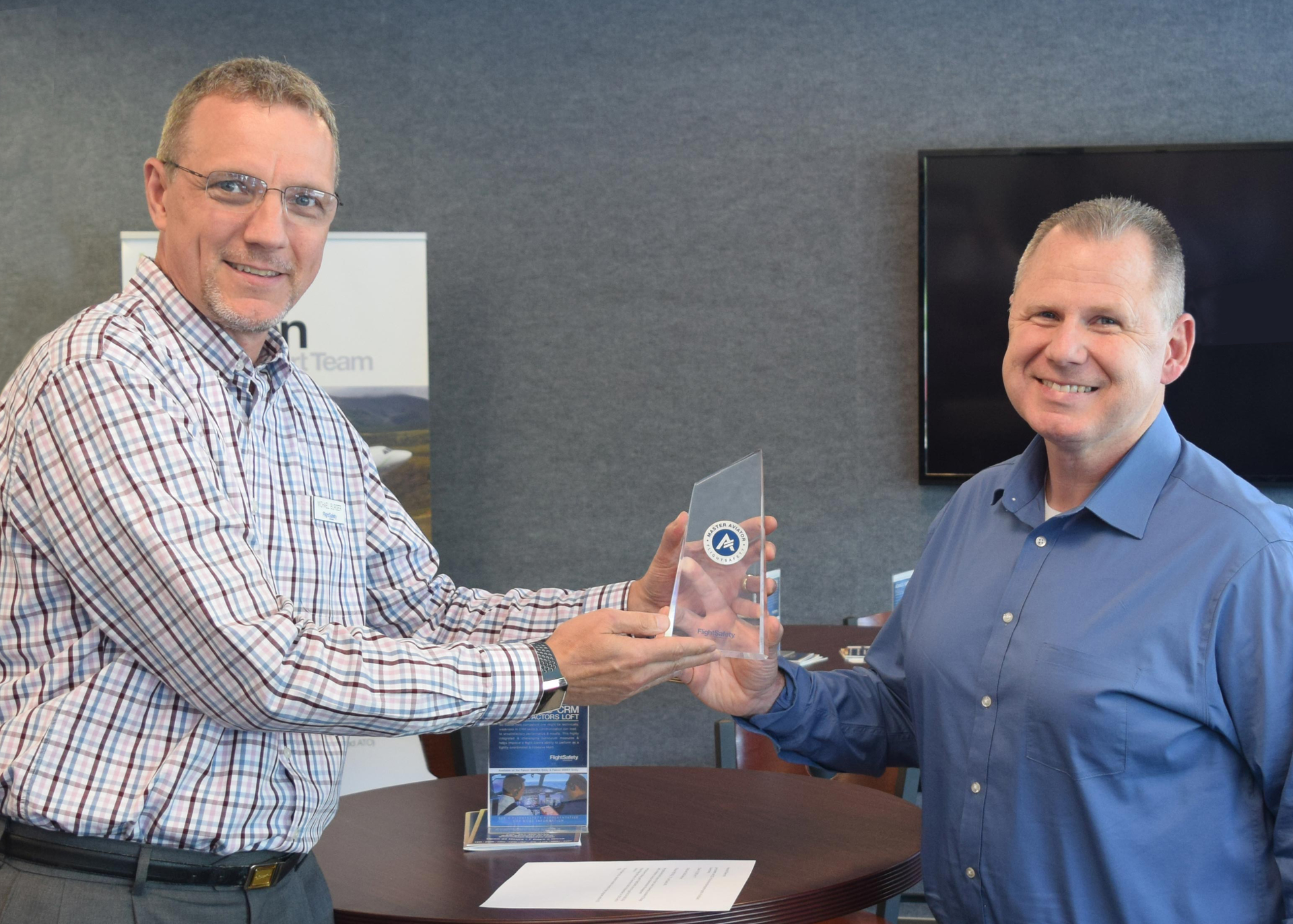 Falcon 900 Ex Ea Sy Master Aviator Left Michael Burger Manager Teterboro Center Right Harold Ebenroth President & Ceo Airservice Bremgarten