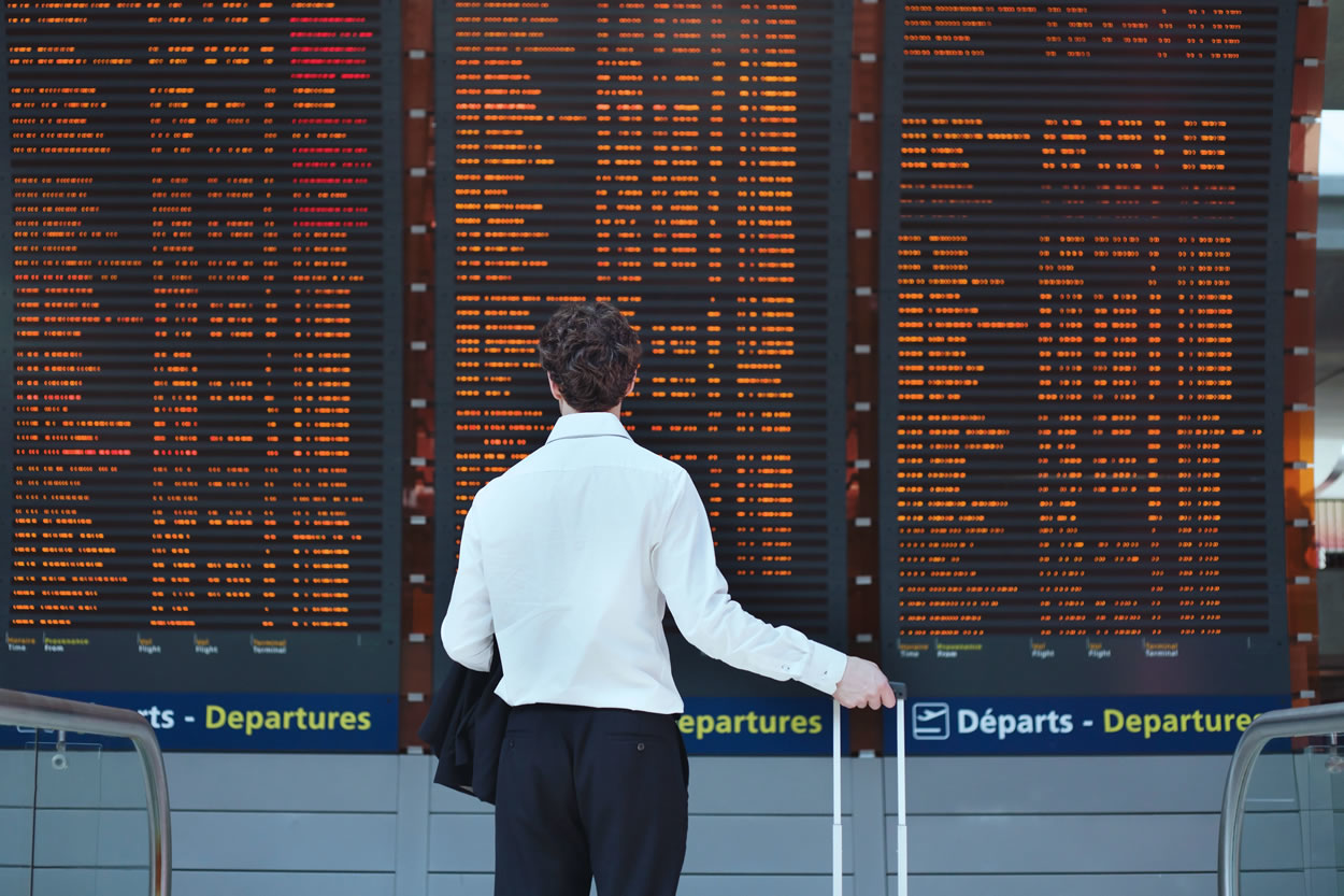 Man Viewing Fids Screen In Airport 1250x833 5d66c74c2c915