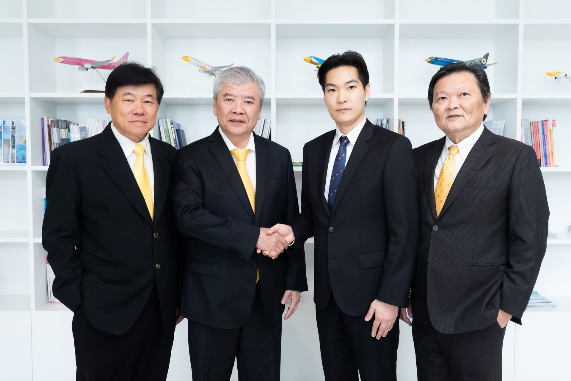 From left to right: Mr. Chirasak Chandratat (Managing Director of AVS GSA TH), Mr. Monchai Jirakiertivadhana (AVS GSA CEO Indochina region), Mr. Wutthiphum Jurangkool (Nok Air Chief Executive Officer), Mr. Pravej Ongartsittigul (Nok Air Chairman of the Executive Committee).