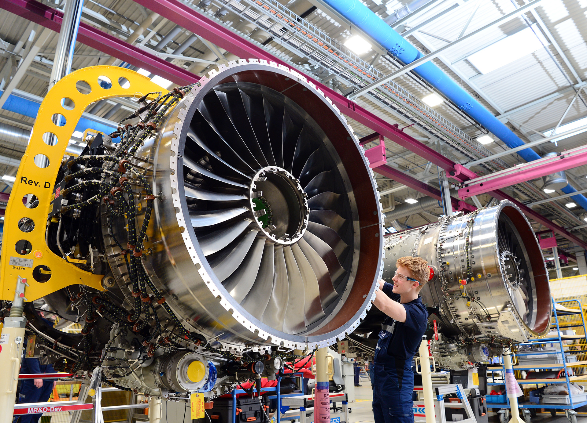 Assembly of the Pearl 700 engine at Rolls-Royce.
