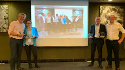Ariaen Zimmerman (left), Executive Director, Cargo iQ, and Chris Davies (right), Technology and Product Manager, Cargo iQ, with the winners of the Q-Rally challenge