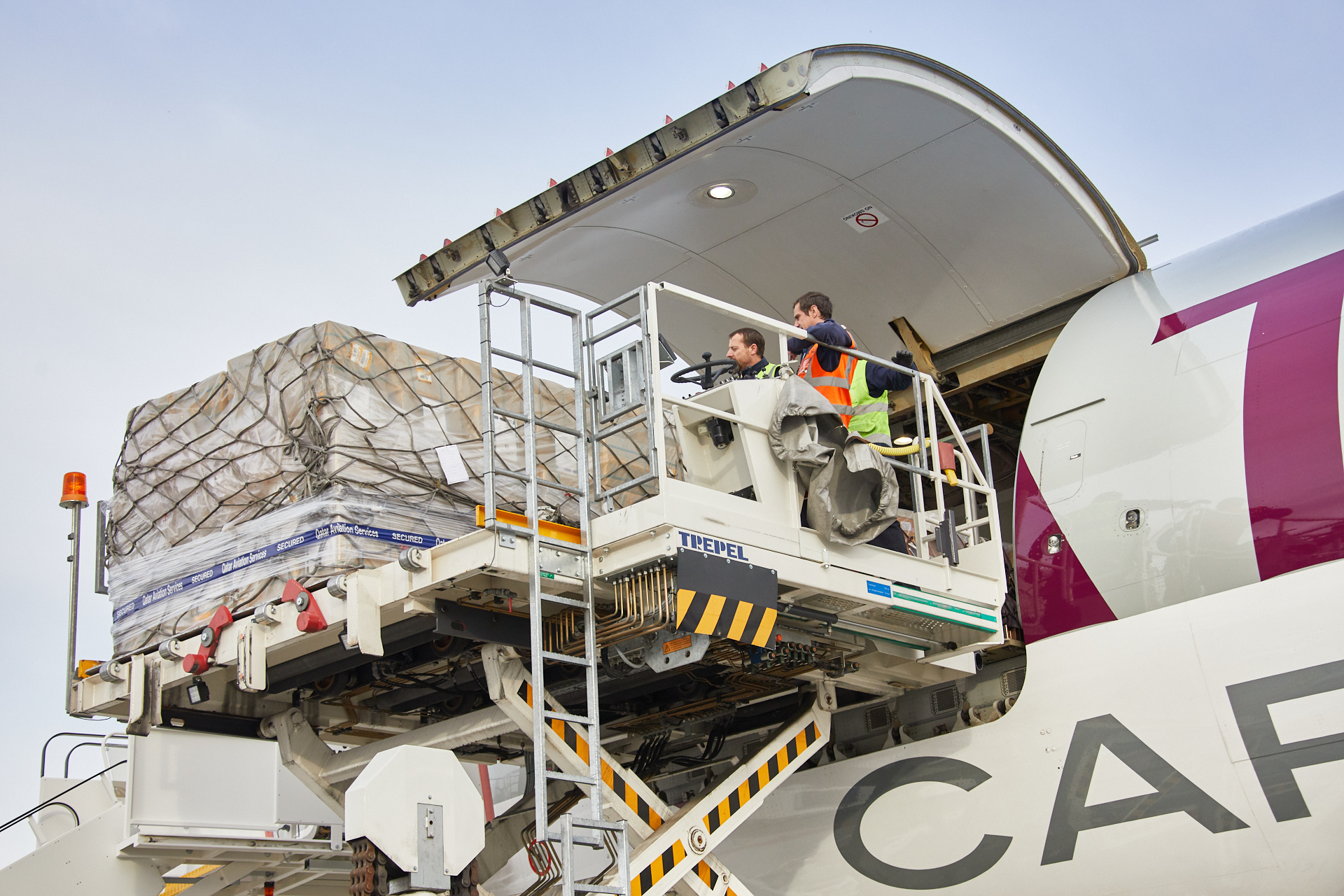 190528 Swissport Cargo Handling 300dpi 5ea97e4527aca