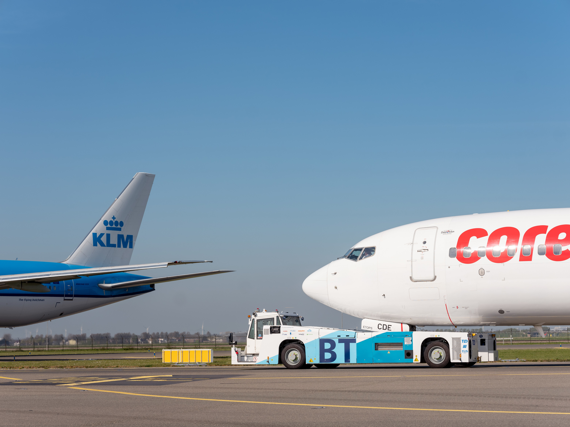 2020 04 15 Schiphol Taxibot 12 R Cremers