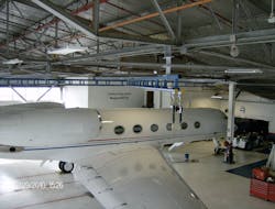 Hangar Dual Track 4