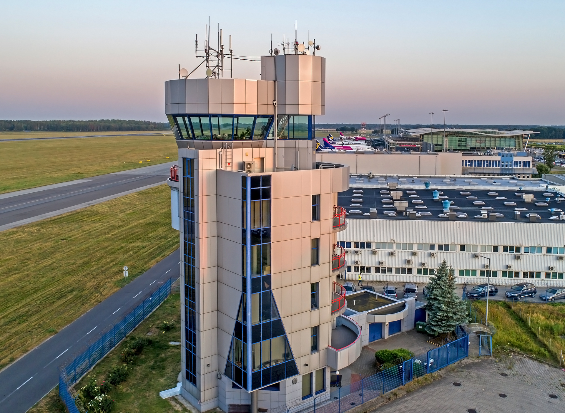 EFES is a part of PANSA Digital Tower strategy: a program that builds tower object &ndash; based services, targeting more flexible information sharing.