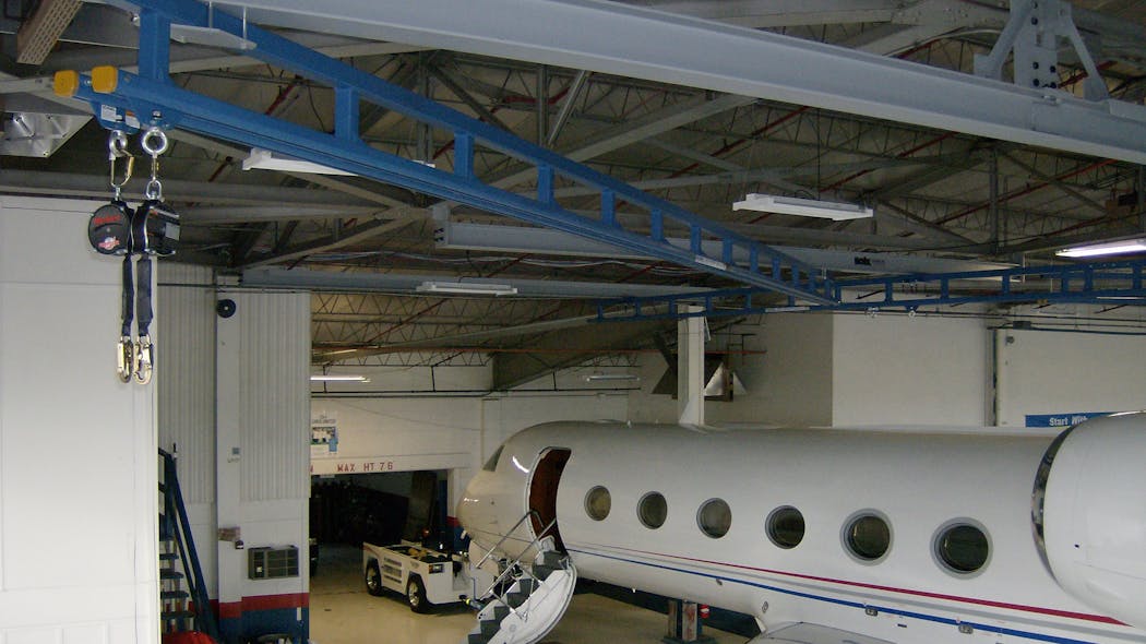 Hangar Dual Track