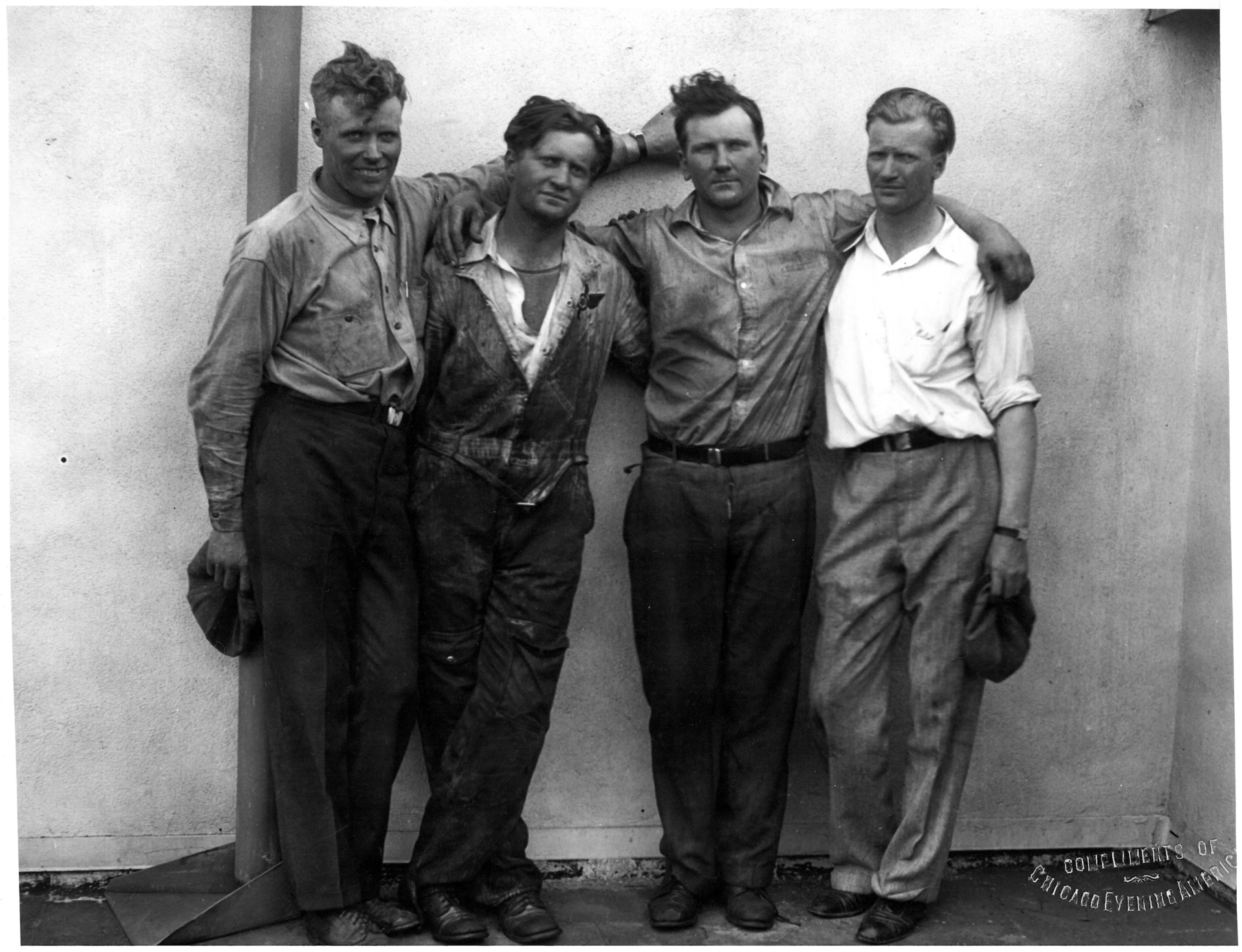 The four Hunter brothers &ndash; John and Kenneth as pilots, Albert and Walter as refuelling crew - broke the world record for &ldquo; Duration &rdquo; in an airplane with a flight in a Stinson - Detroiter lasting 23 days from June 11 to July 4, 1930, (553 h 41 m 30 s), from Sky Harbour Airport, Northbrook, USA.