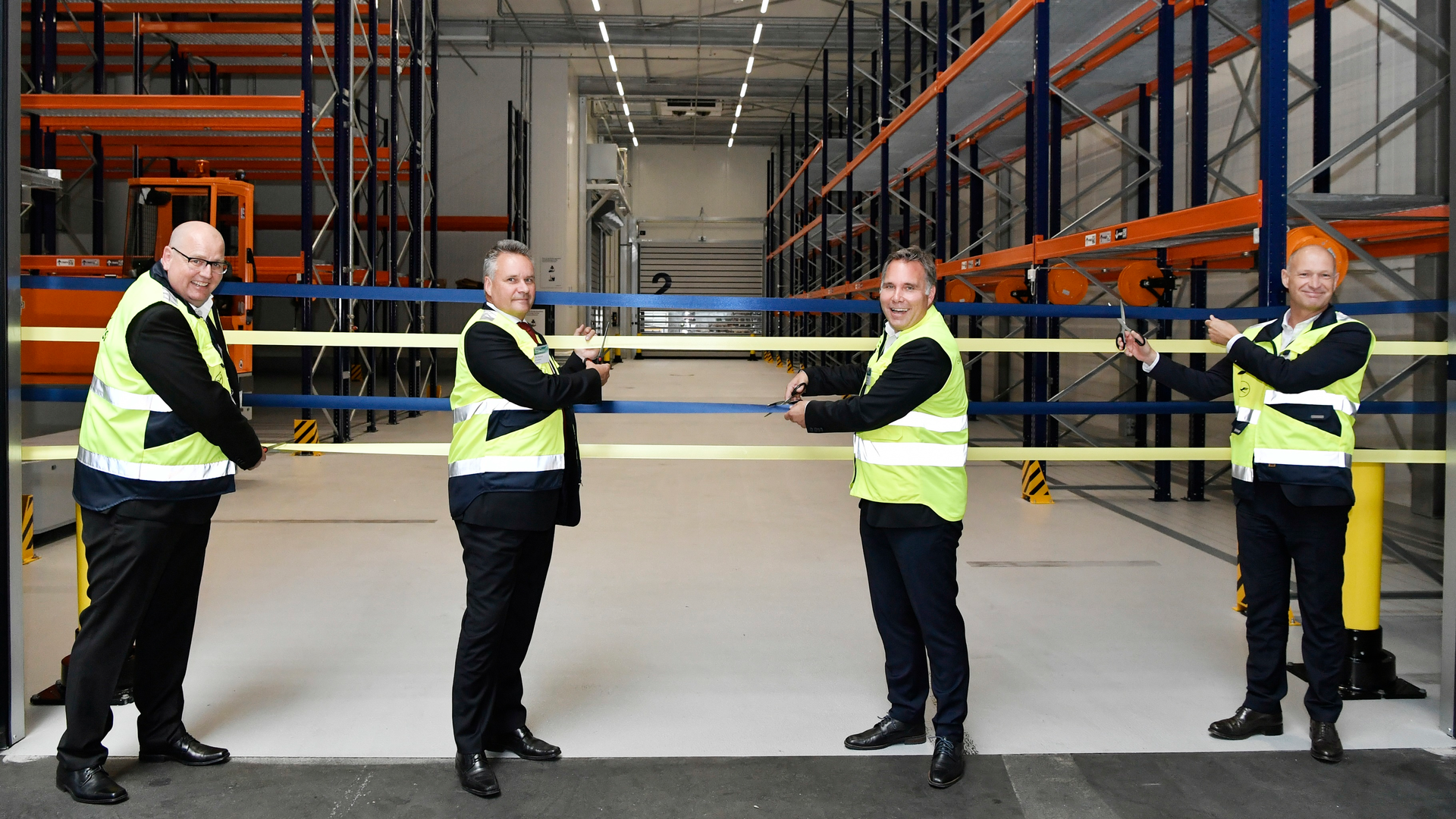 From left to right: Johannes Zinkl, Lufthansa Cargo Head of Hub Management Munich, Ola Hansson, Lufthansa Hub CEO Munich, Harald Gloy, Lufthansa Cargo Board Member Operations, Jost Lammers, Chairman of Flughafen M&uuml;nchen GmbH.