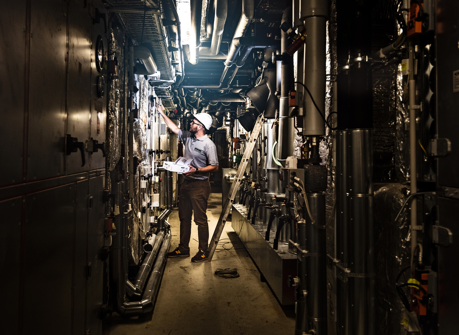 Controlled building ventilation with fresh air lowers the pollutant and virus contamination of indoor air.