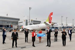 Andreas von Puttkamer (fourth person from the right) as well as other representatives of Munich Airport and members of the crew. Andreas von Puttkamer (fourth person from the right) as well as other representatives of Munich Airport and members of the crew.