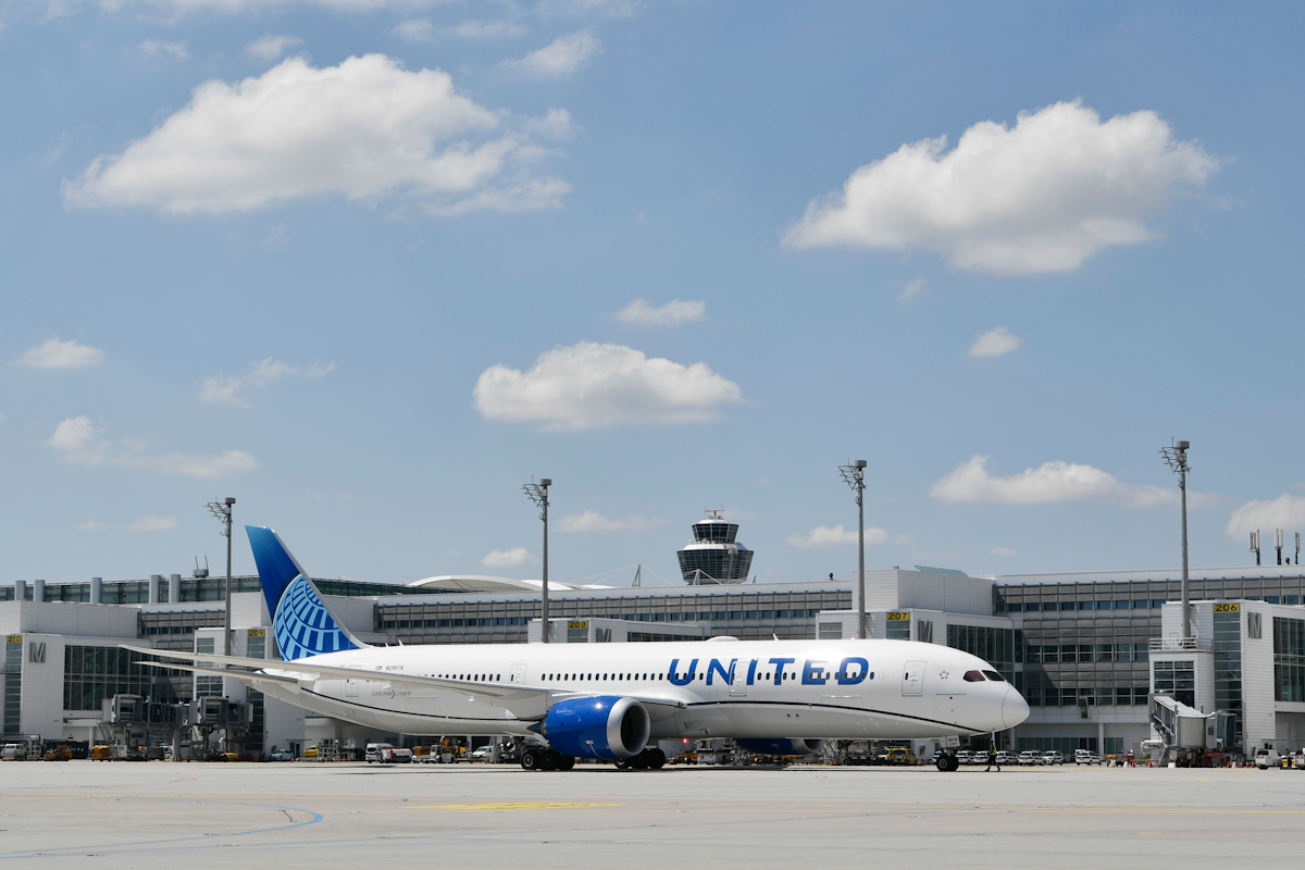 Lady Liberty Is A Guest At Munich Airport United Airlines Resumes Flights To New York Aviation Pros