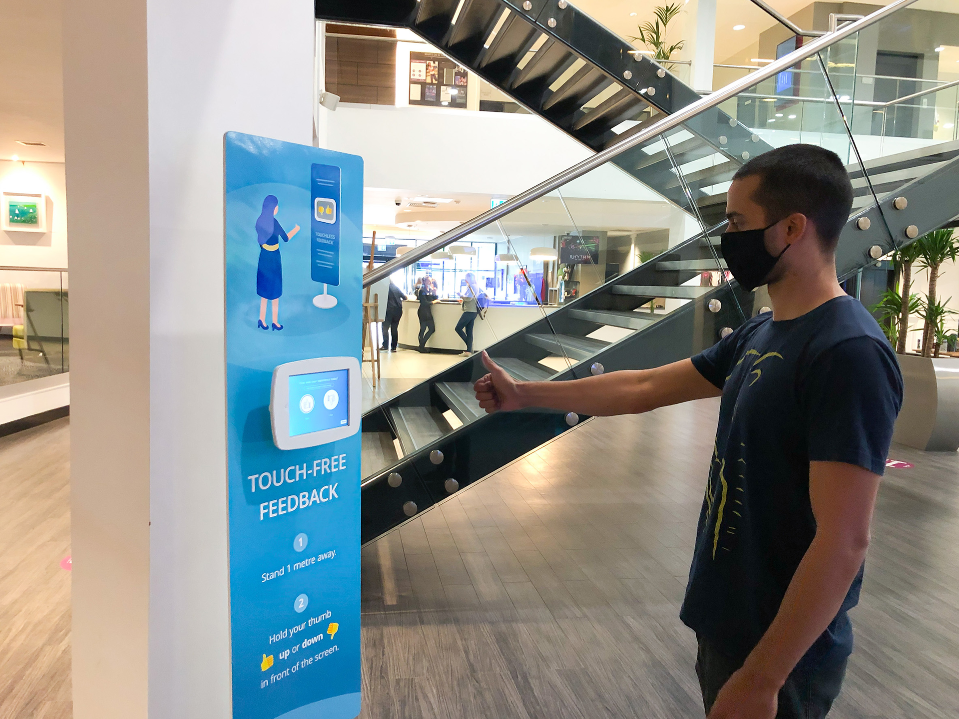 Avius Gestures Thumbs Up