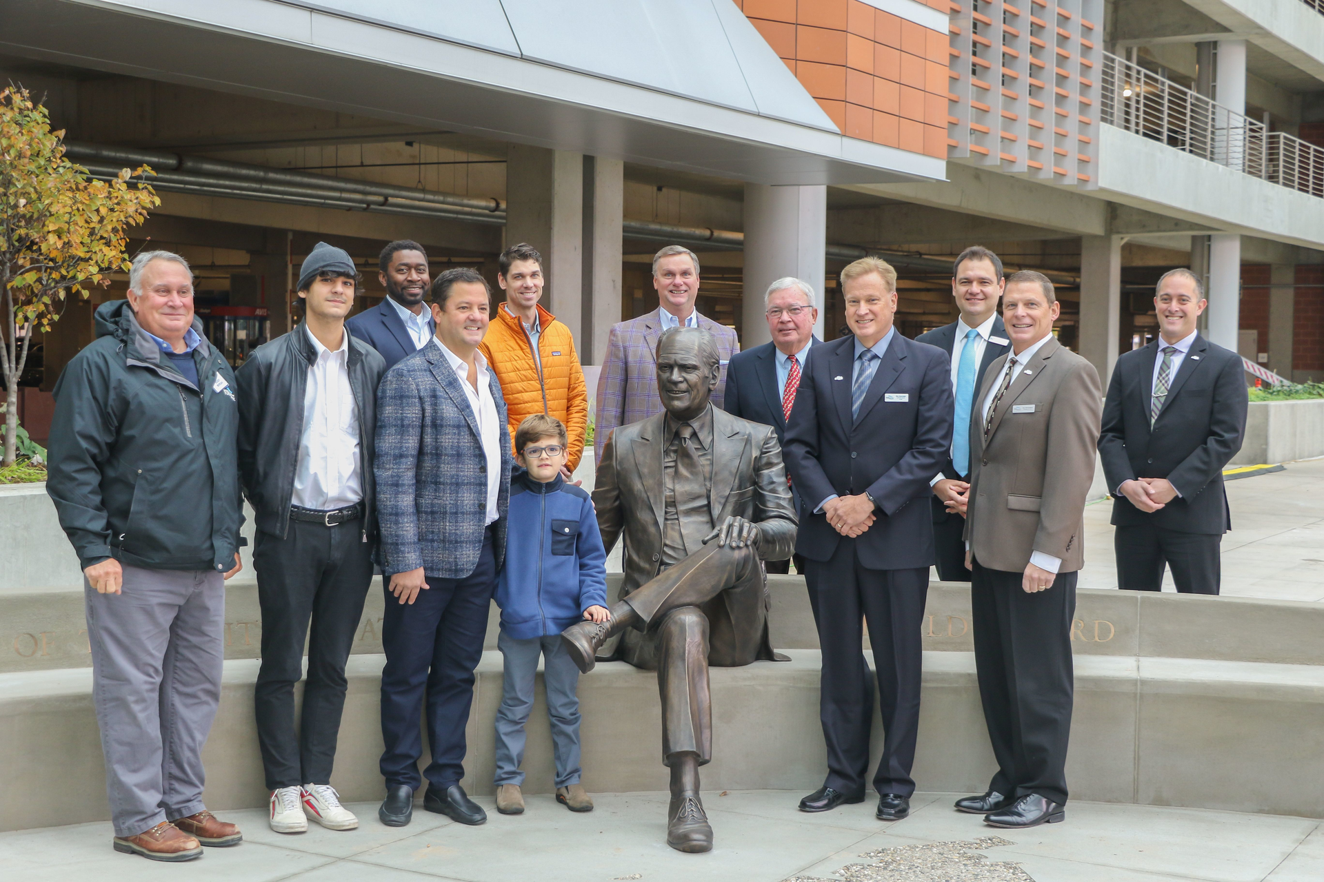 Ford Statue 5f8a0246a1b06