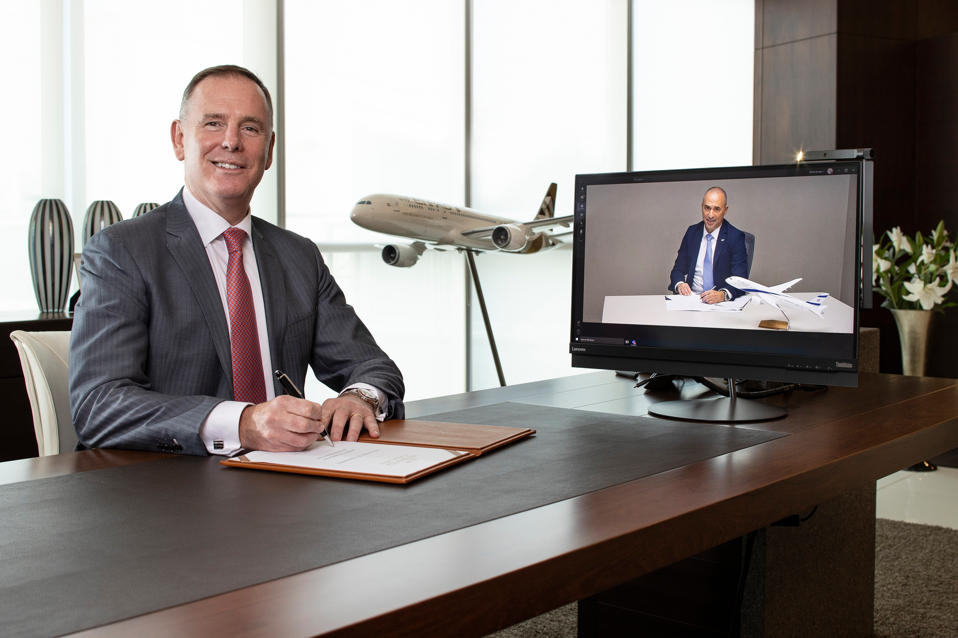 Tony Douglas, Etihad Aviation Group Gceo And Gonen Usishkin, El Al Airlines Ceo Sign Mou Agreement Lr