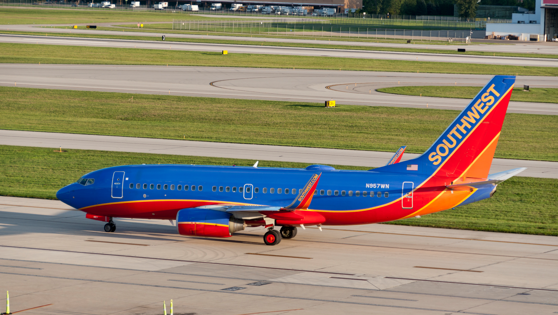 Boeing 737 700 Of Southwest Airlines Preparing To Takeoff Kcmh 1 5fce4893065a9