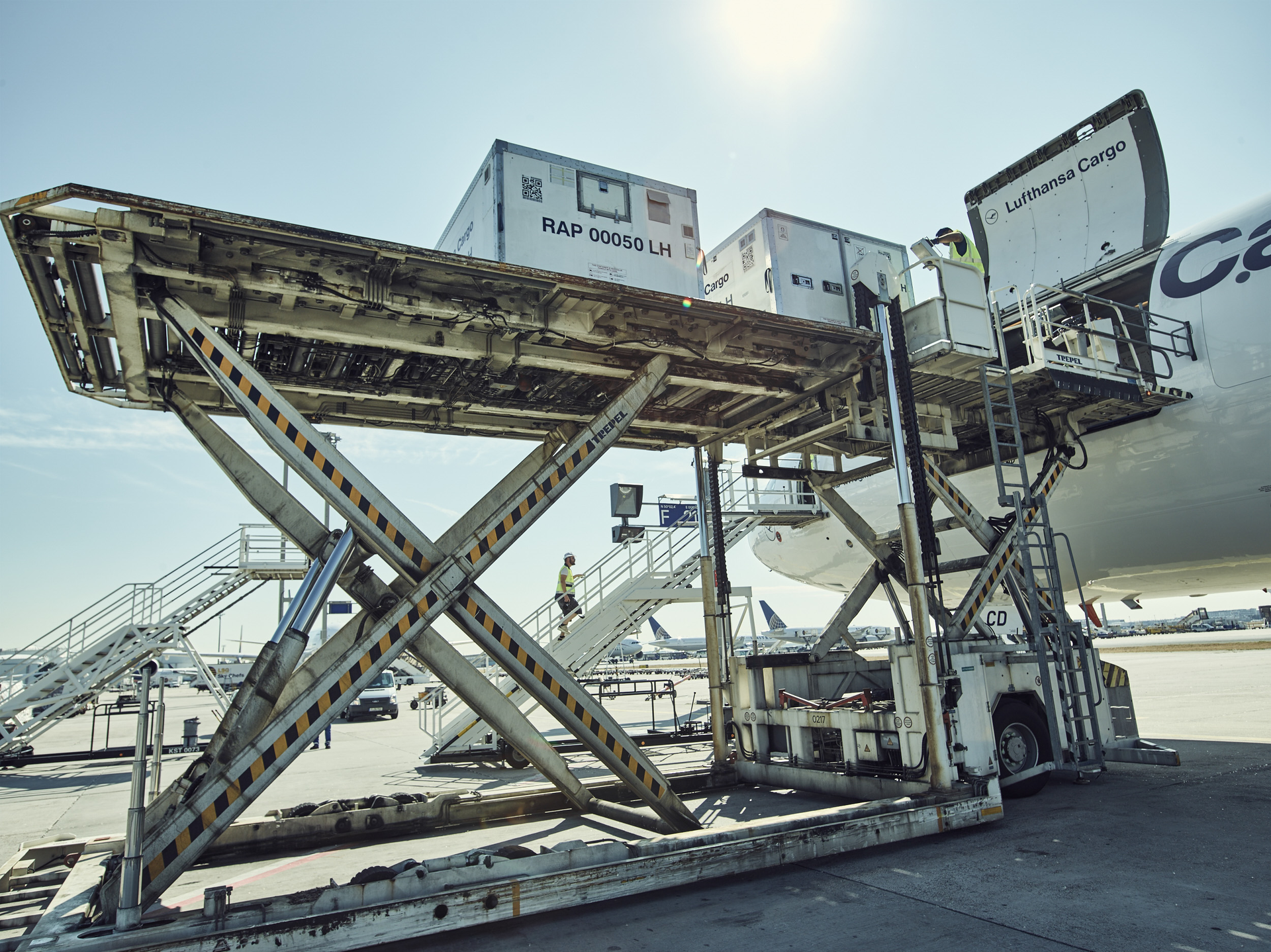 Loading Of Cool Ul Ds Lh Cargo Photo