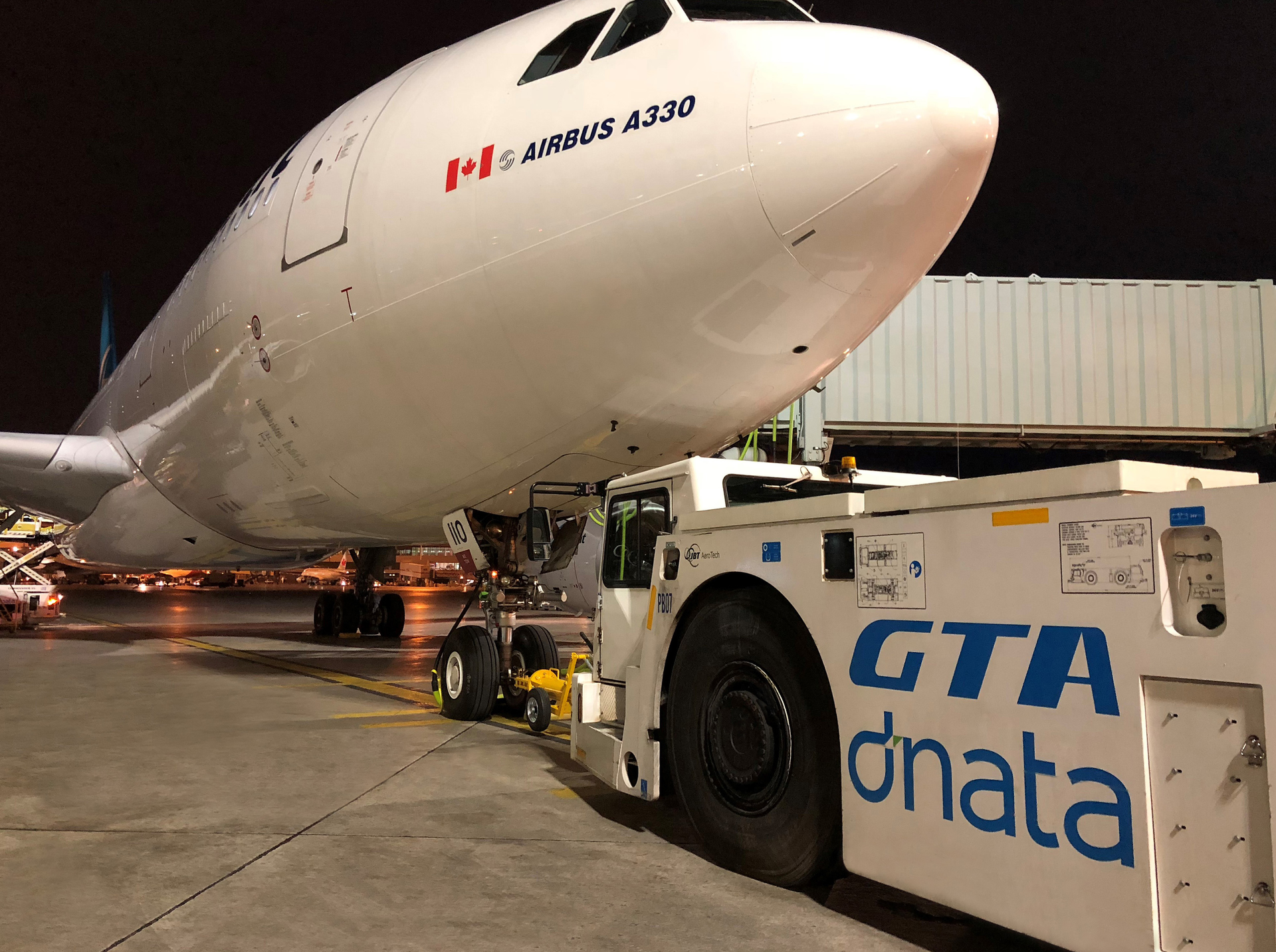 Gtadnataprovidesramppassengerandcargohandlingservicesto17airlinesintoronto 5fe097948ef7f
