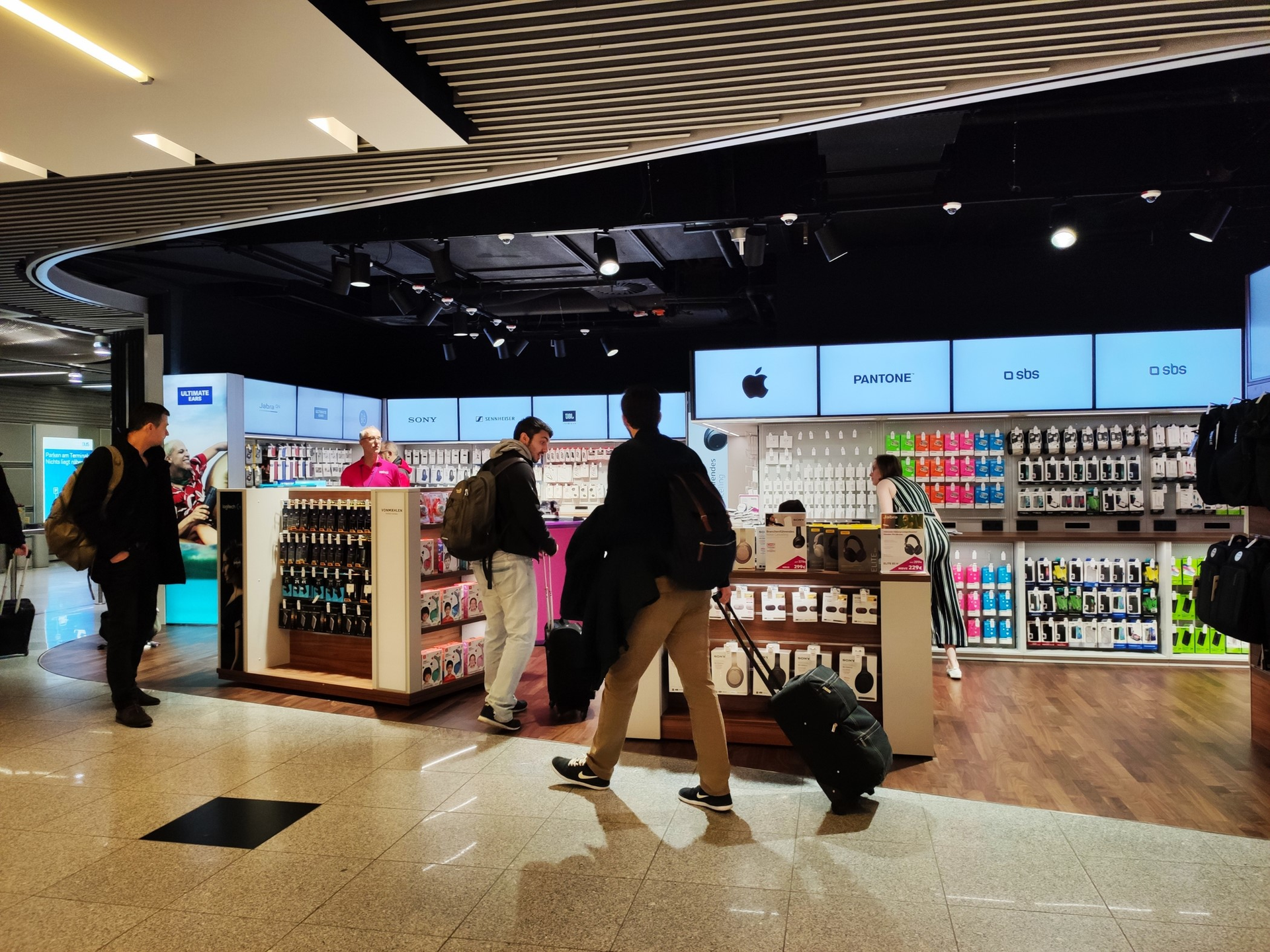 A Sch&auml;fer Airport Retail Move In Dusseldorf A Irport Terminal B