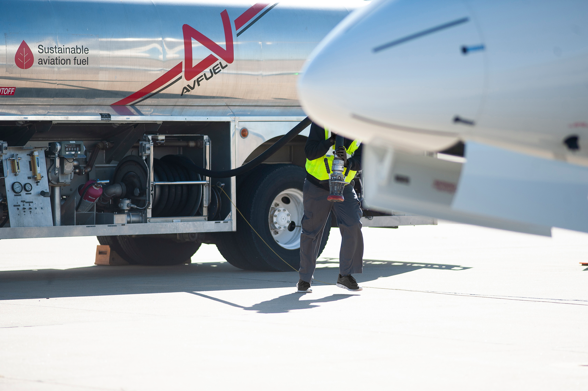 Photo To Accompany Avfuel And Neste Create Strategic Partnership For Sustainable Aviation Fuel