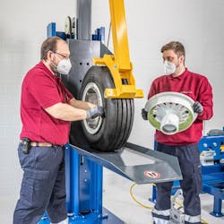 Wheel Lift For Inspection At An Ergonomic Working Height 3