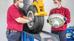 Wheel Lift For Inspection At An Ergonomic Working Height 3