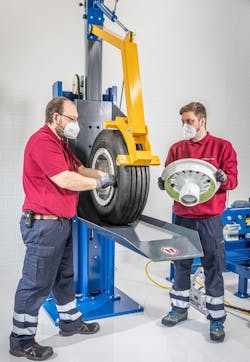 Wheel Lift For Inspection At An Ergonomic Working Height 3