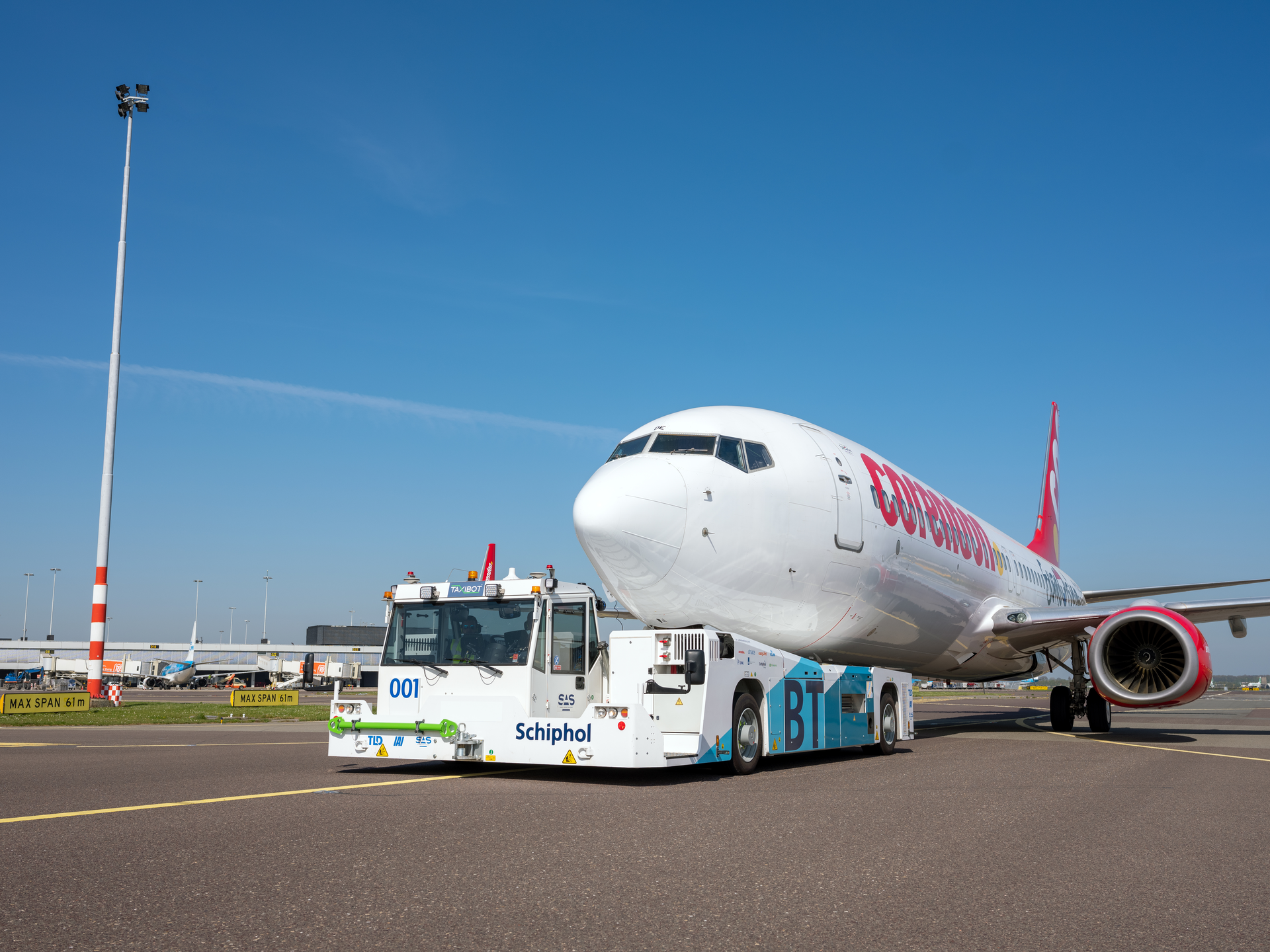 2020 04 15 Schiphol Taxibot 04 R Cremers